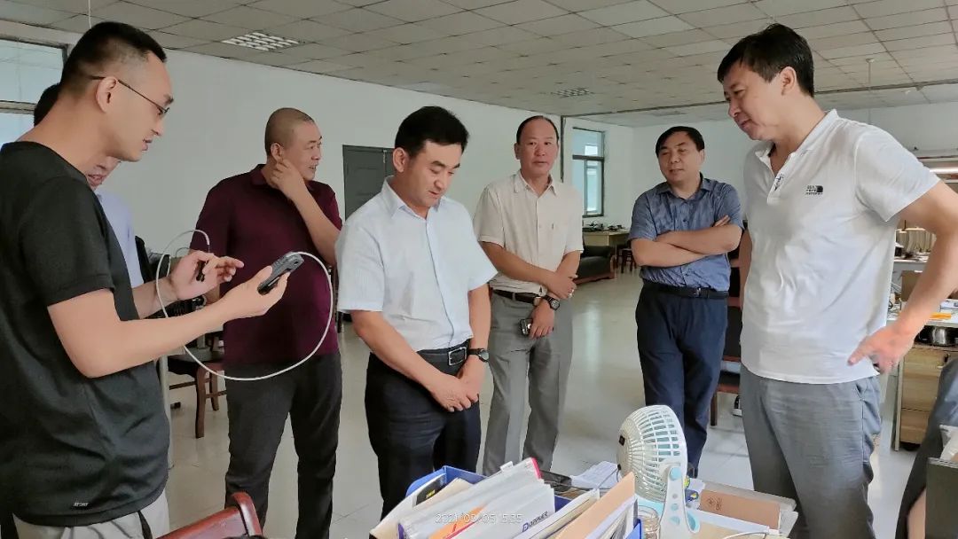 國家（濟寧）高新技術產(chǎn)業(yè)開發(fā)區(qū)創(chuàng)新創(chuàng)業(yè)服務中心領導一行蒞臨科電公司調研考察